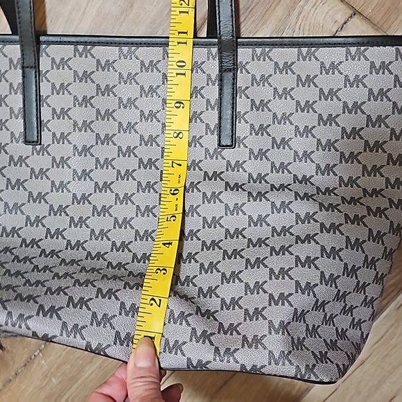 Michael Kohrs purse/tote  11X20 - Picture 5 of 6